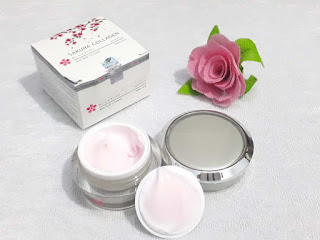 Review Sakura Collagen Anti AGE'S Cream yang Merawat Kulit dari Dalam.
