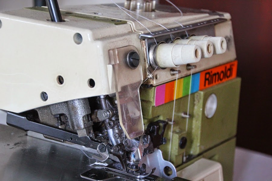 maquina de coser overlock costura. Clases de costura gratis