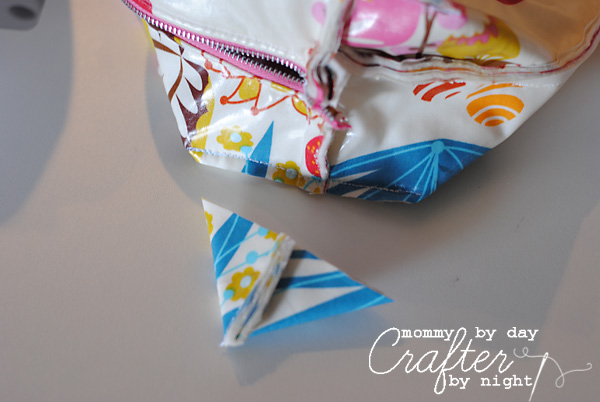 Mommy by day Crafter by night: Boxy Travel Bag + Tutorial