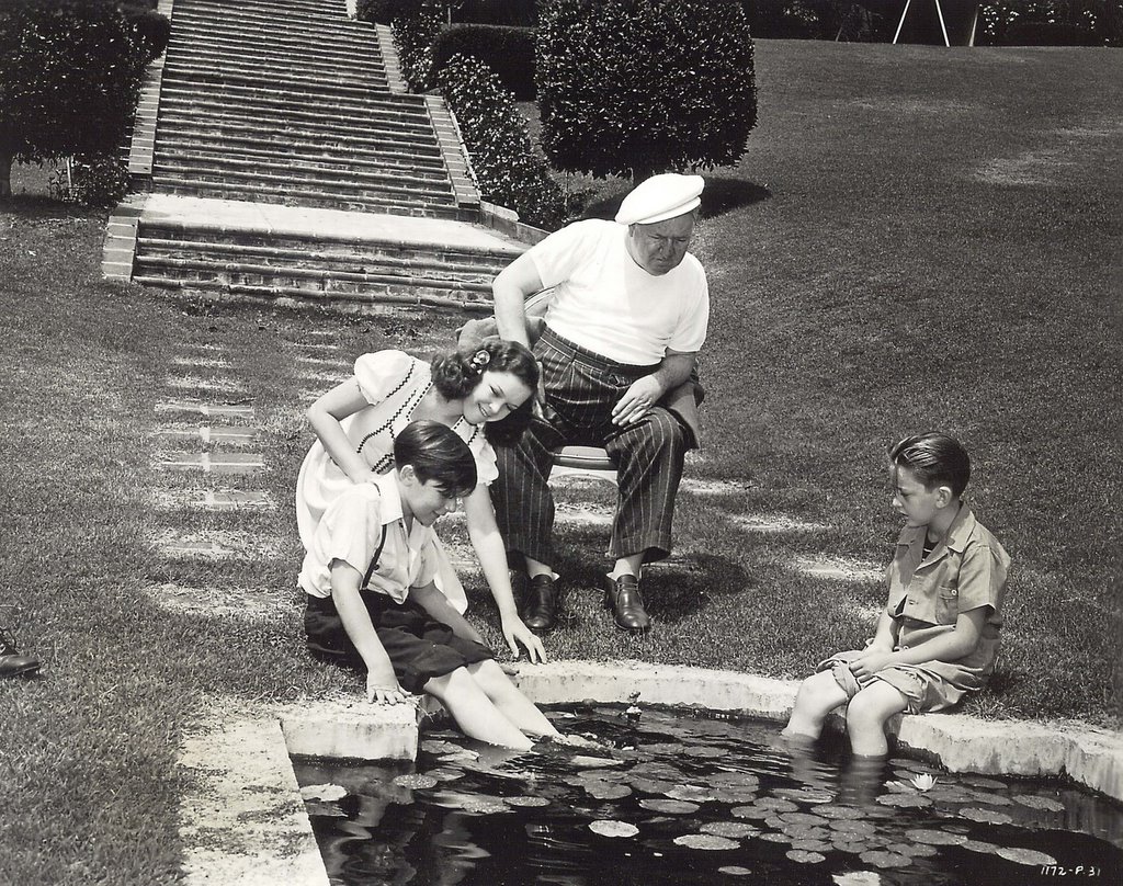 Los Angeles Files Actor Anthony Quinn�s Son DROWNS