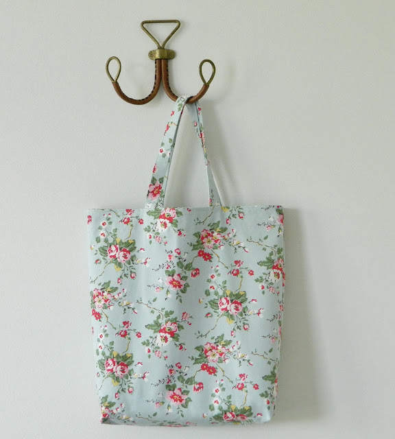 s.o.t.a.k handmade: everyday tote {new pdf pattern}
