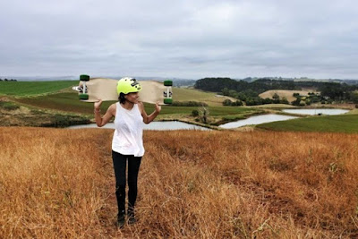 Hamil Lima Bulan, Wanita Ini Keliling Tasmania Dengan Skateboard