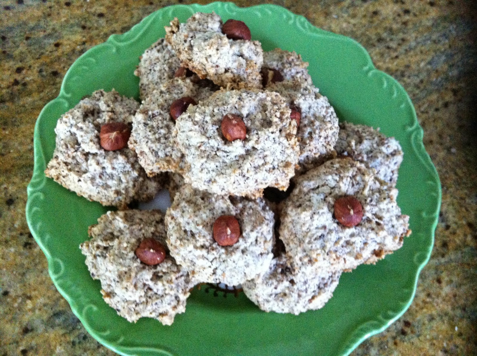 Hazelnut meringue cookies (Haselnussmakronen) | Laws of the Kitchen