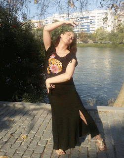 Desde que vivo en Sevilla y especialmente en Triana, un duende con arte se apoderó de mi y sacó de mi lo mejor de mi danza. Triana en mi alma flamenca