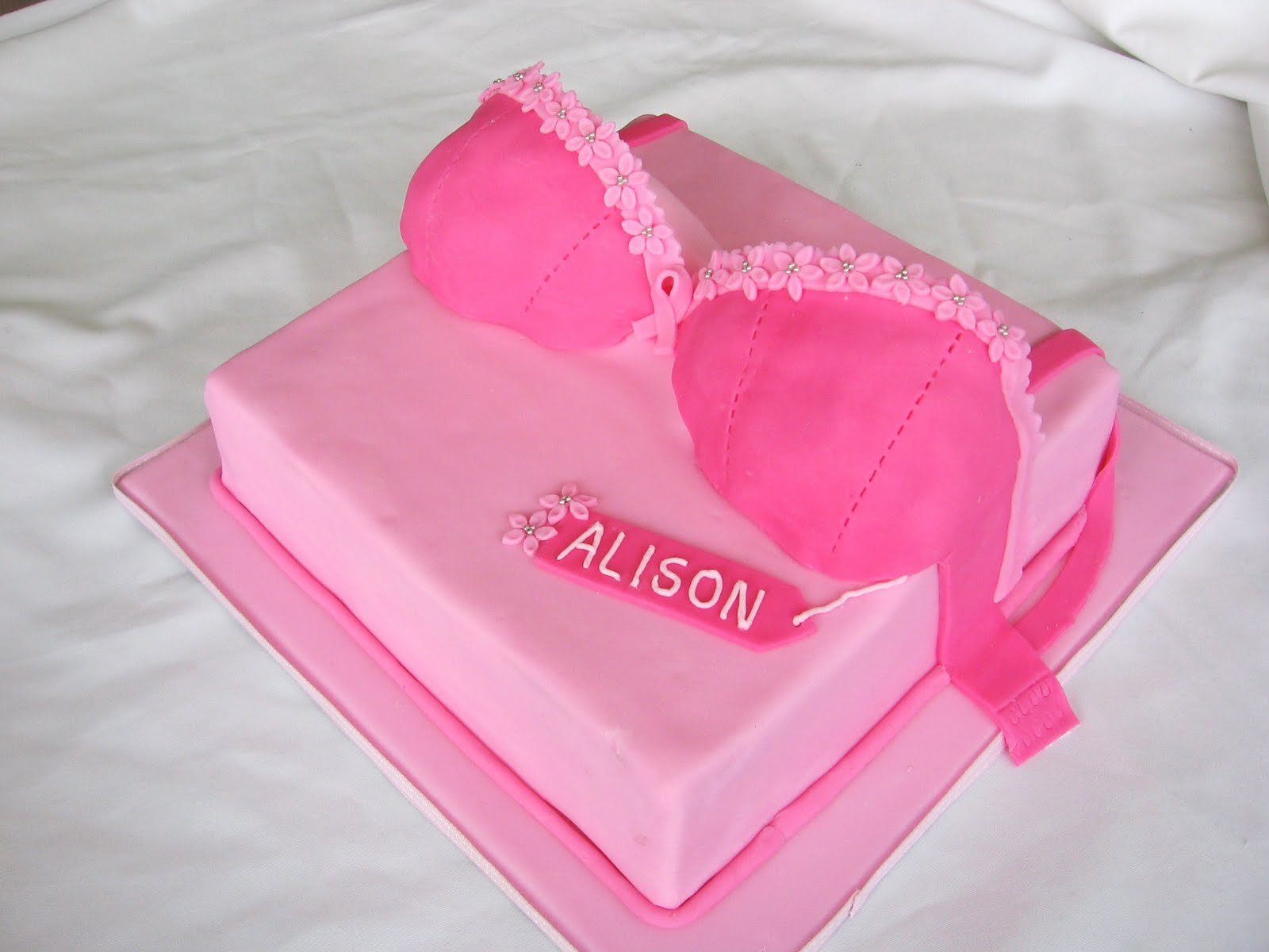 Rachel Warner Cakes: Breast Cancer Bra Cake