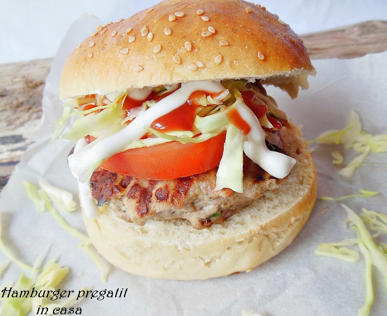 Hamburger pregatit in casa