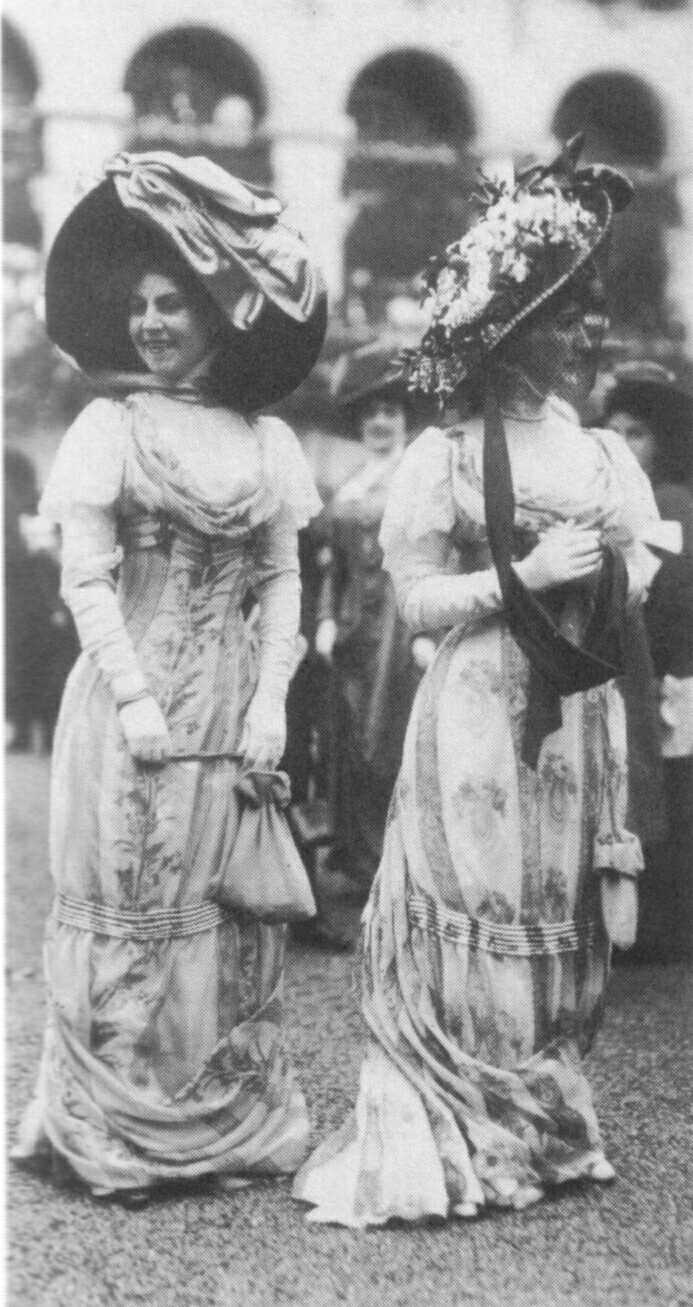 Typical Fashion Style Of Edwardian Era Vintage Photos Of Ladies In Trailing Dresses With Peach