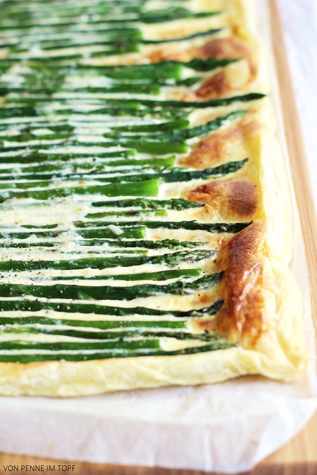 Penne im Topf: Blätterteig-Tarte mit grünem Spargel