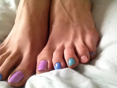 multicolour-toenails-cute-feet