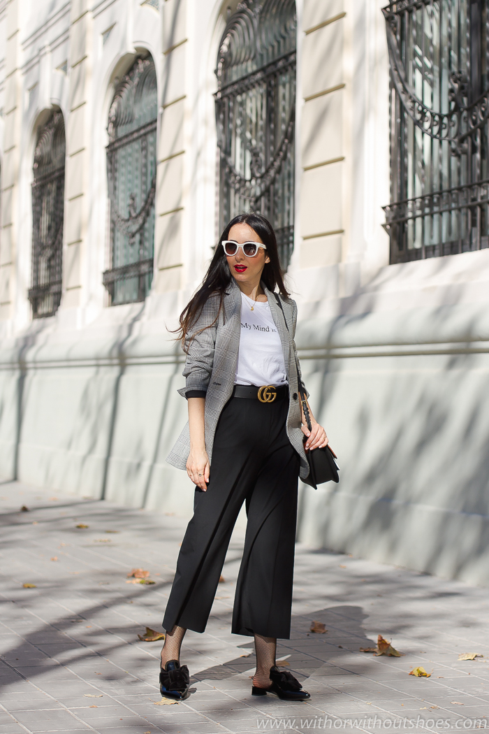  tendencias streetstyle Influencer blogger valencia con look urban chic comodo estiloso culottes chaqueta blazer y mules AGL