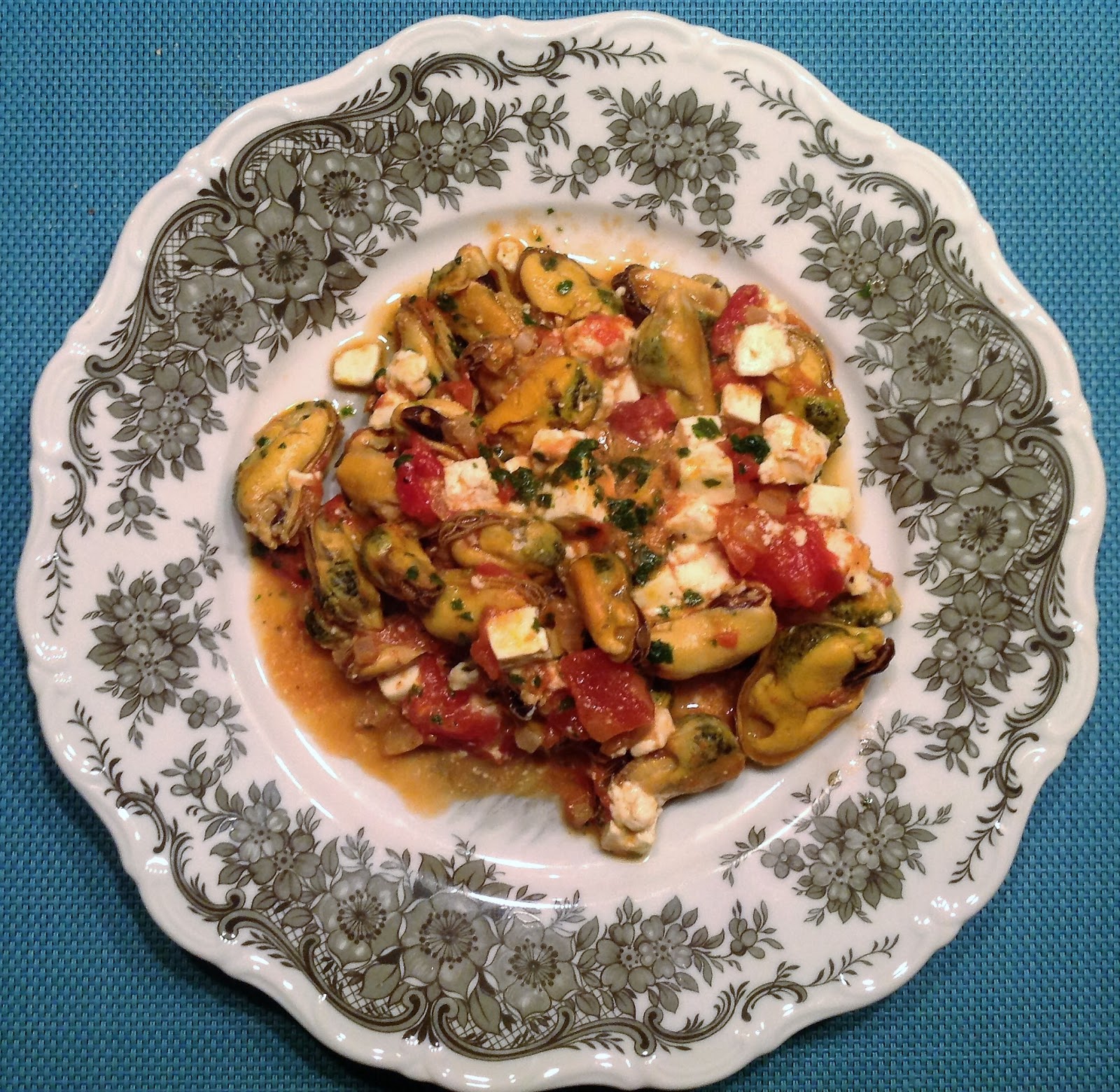 Wessels low carb Welt: Muschelpfanne mit Tomate und Feta Wessels low carb Welt: Muschelpfanne mit Tomate und Feta