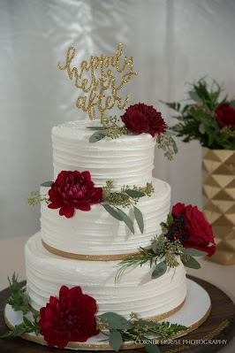 red flowers on wedding cake