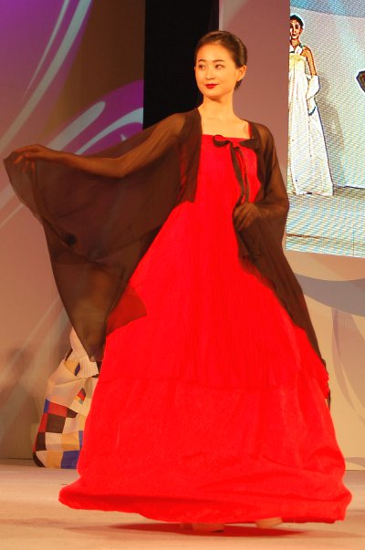 skryfblok: Modern Hanboks @ 2011 Gangnam Fashion Festival