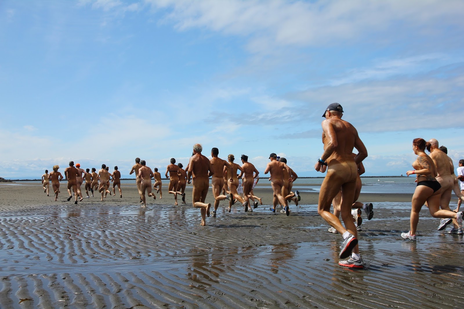 спортсмены на голом пляже фото 76