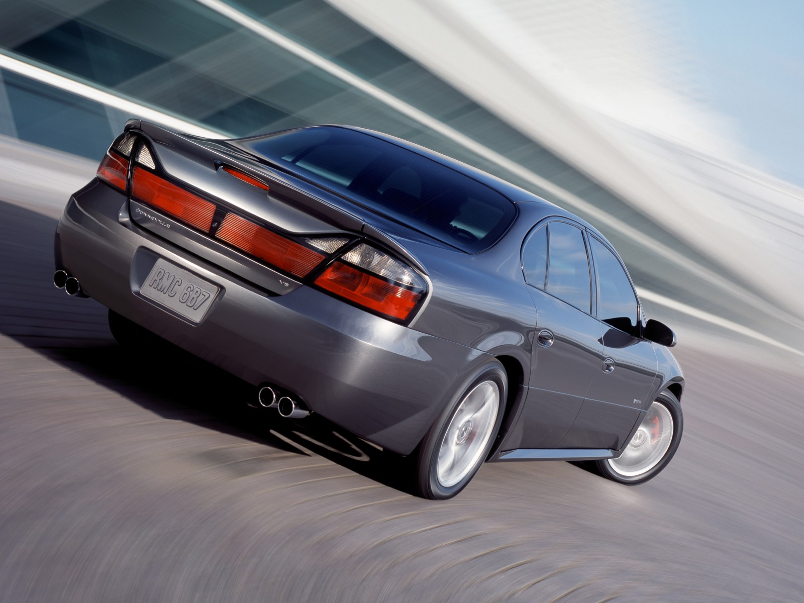 2005 Pontiac Bonneville GXP Pictures