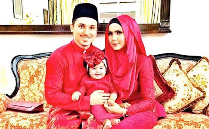 Zain Saidin dan Che Ta sedia 110 pasang baju raya