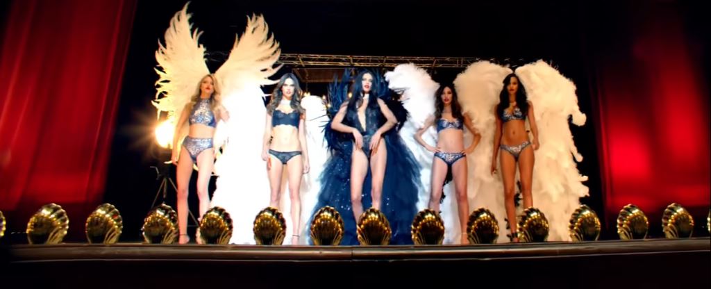 Modelle di Victoria’s Secret 2016, pubblicità nel Teatro dell’Opera con Foto 