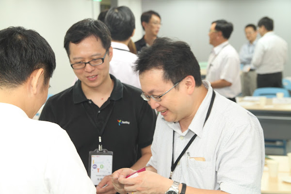（圖說：會後交流熱烈。攝影：賀大新）