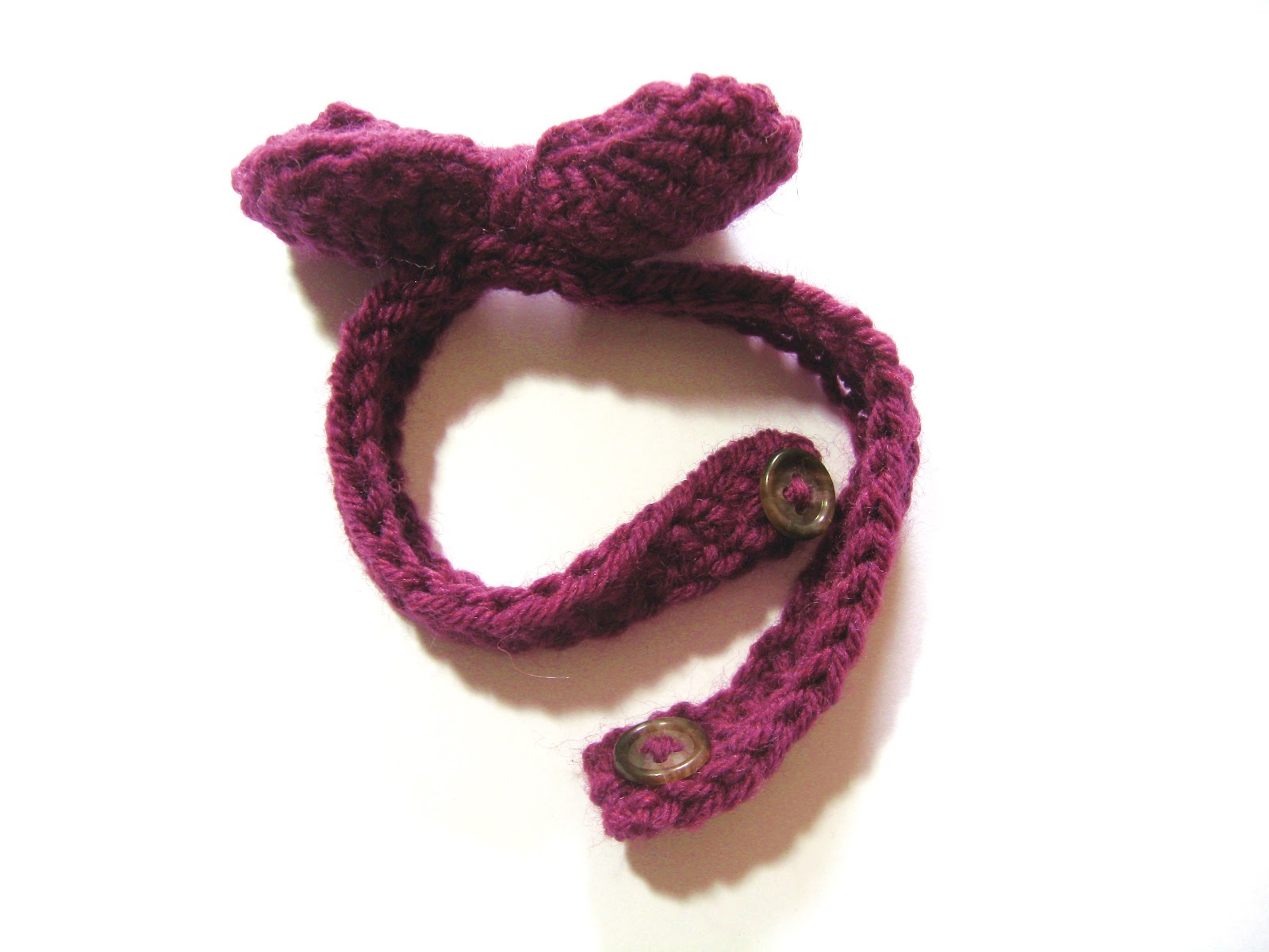 megan-e-sass-handknits-free-pattern-crochet-dog-bow-tie