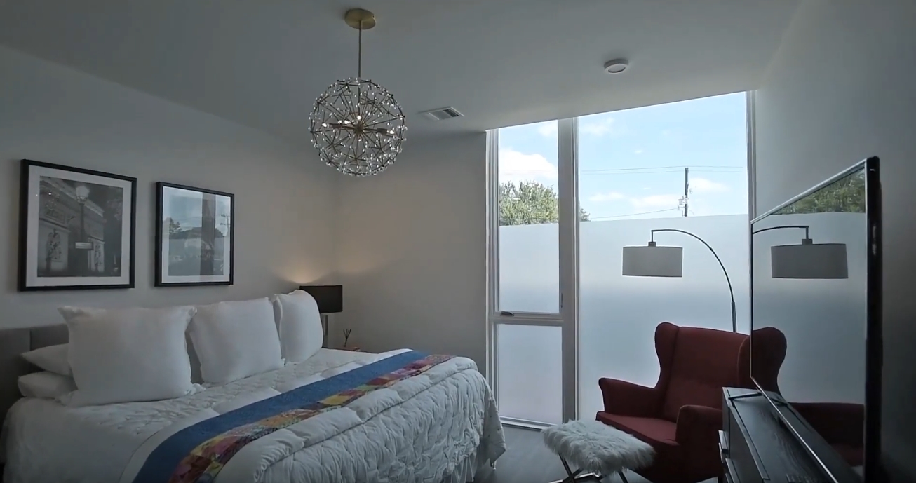 Tour Old West Austin Condo vs. 9 Interior Design Photos