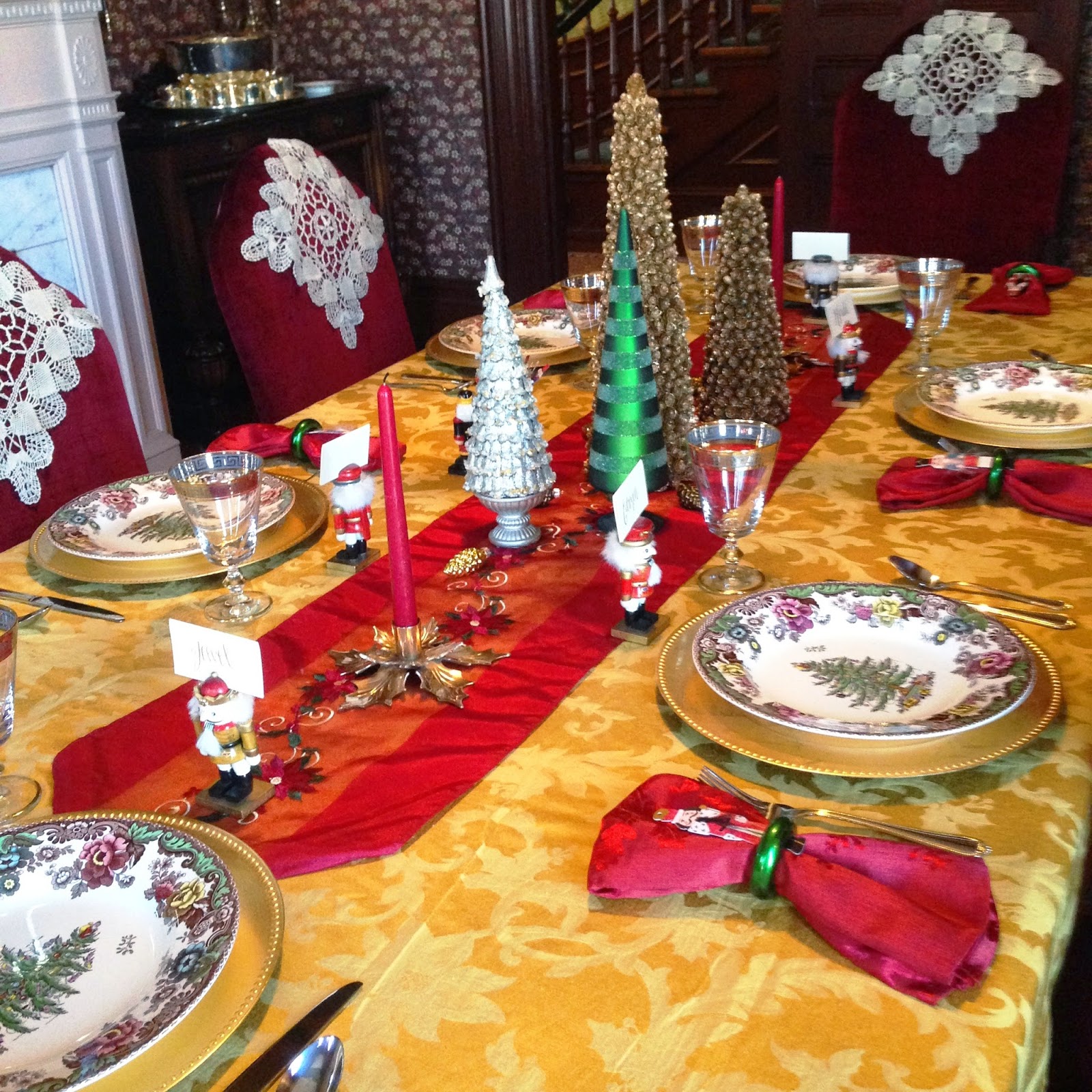 carolinajewel's table: Christmas all through the House