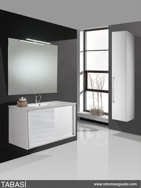 Mueble de baño con puertas correderas: TABASÍ ~ Reformas Guaita
