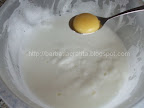 Prajitura cu crema de capsuni si frisca preparare reteta