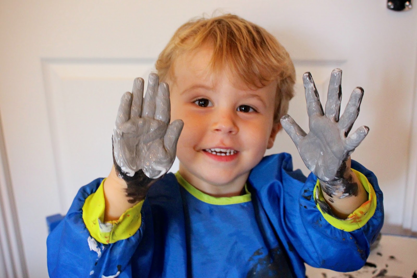 colour mixing using hands