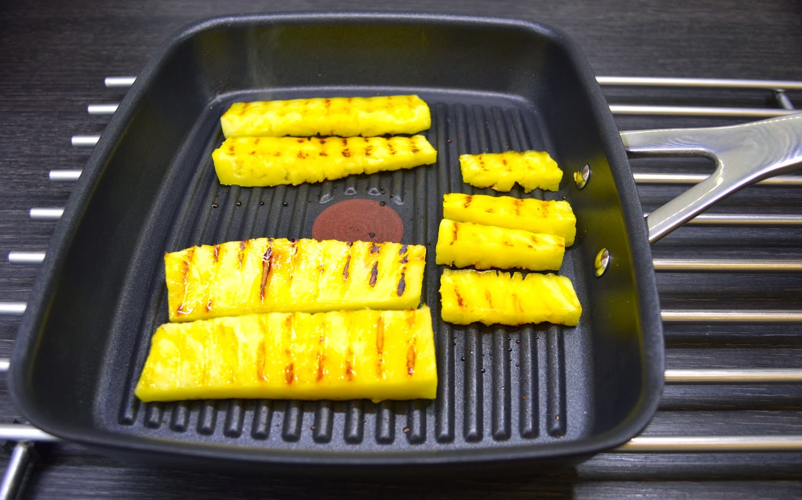 Photograph SLR Jamie Oliver Cast Aluminium Range Grill Pan by Tefal