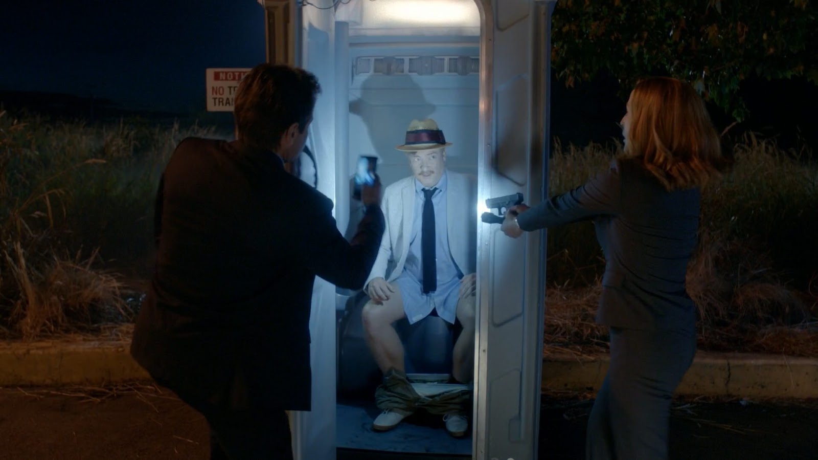 I loved that Mulder walked up to Kim Manners’ grave, laid flowers on it