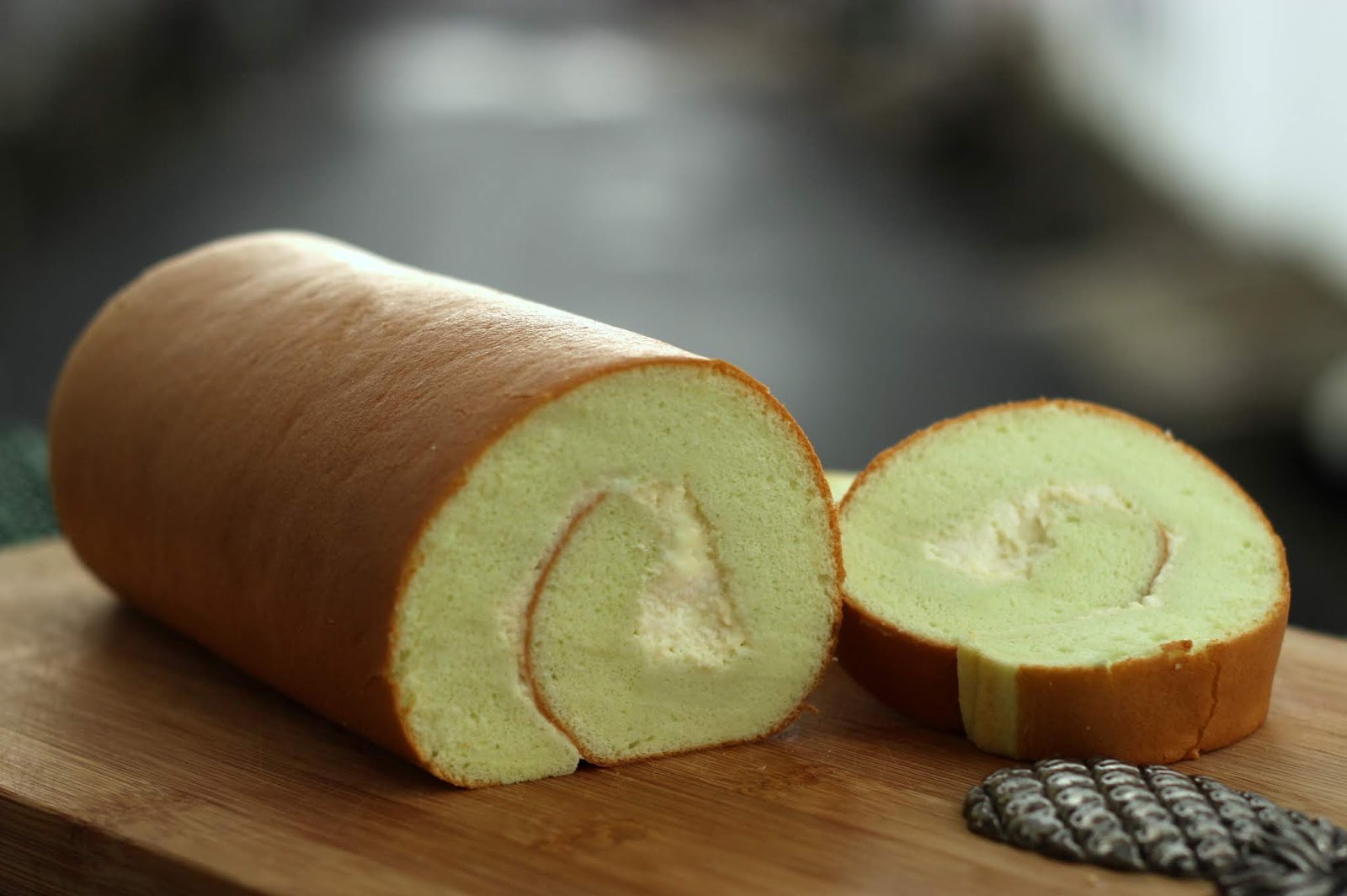 The Informal Chef Pandan Swiss Roll (Cooked Dough Method) 班兰瑞士卷