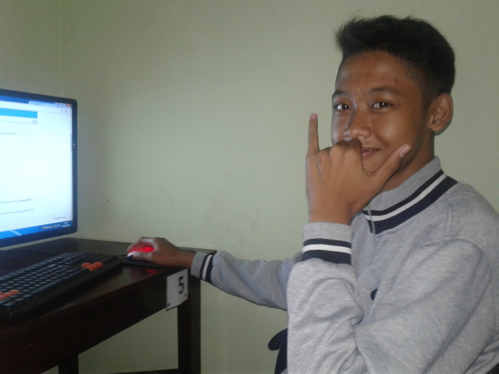 Lirik Lagu Biarkan Hujan Mengalir Deras Dan Kumohon Jangan Biarkan Berhenti Lirik Lagu Biarkan Hujan Mengalir Deras Dan Kumohon Jangan Biarkan Berhenti