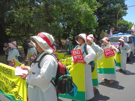Tak Ingin Kecolongan Aksi di WTO, Polisi Sweeping Mobil