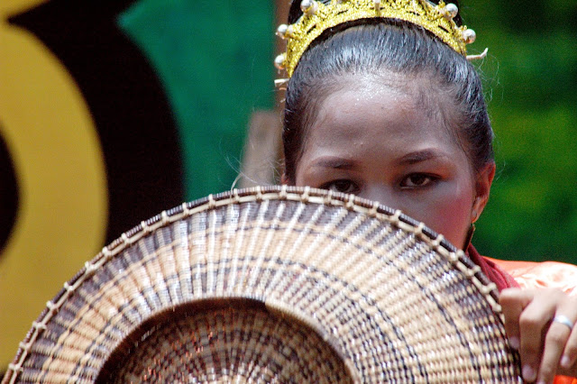 DUDE FOR FOOD: Side Views: Faces of the Kadayawan