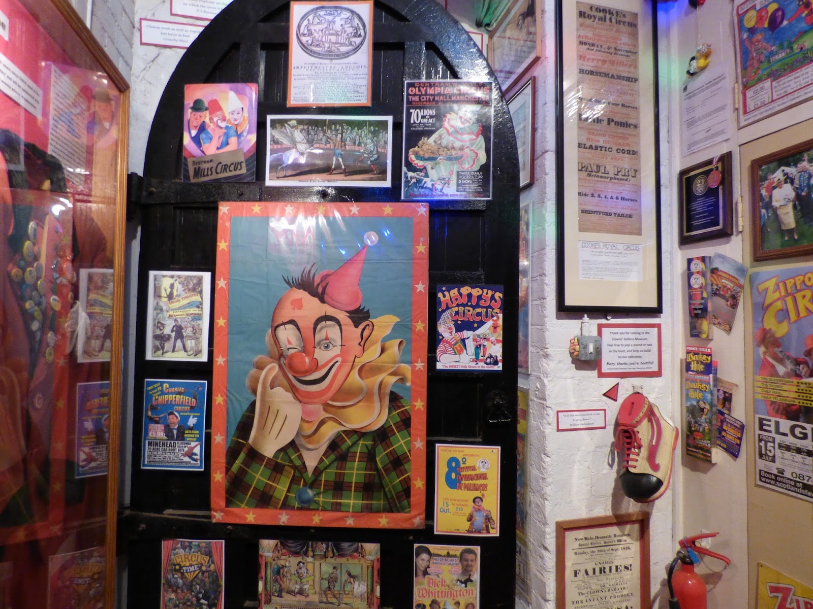 Scribbling Lau Meet the man behind London's Clown Museum