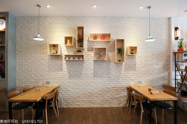 台中北屯世界幸福咖啡東山店|純素咖啡館,寬敞舒適不限時有插座 台中北屯世界幸福咖啡東山店|純素咖啡館,寬敞舒適不限時有插座