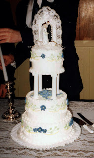 Wedding Cake, tiered cake, drop flowers, ruffles, icing tips