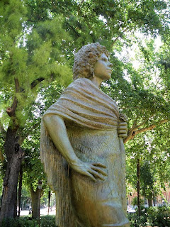 Sevilla - Estatua de la Duquesa de Alba 03