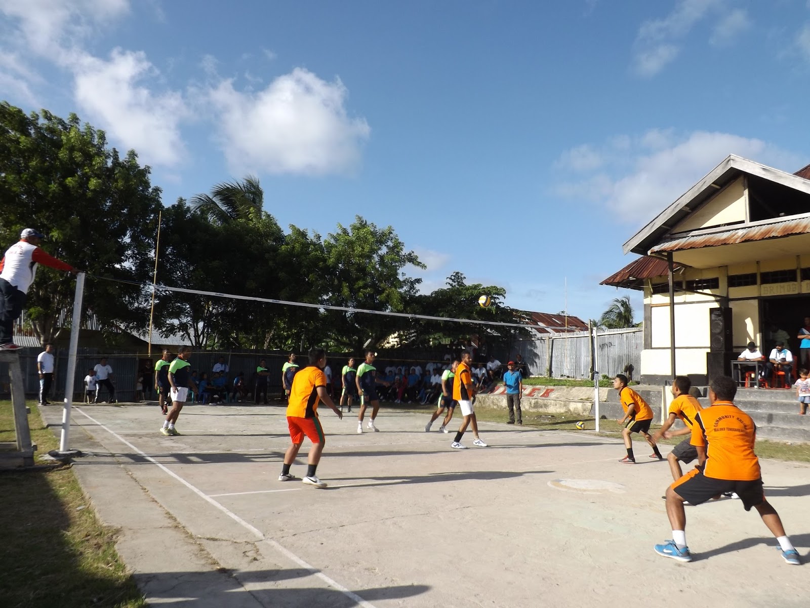POLRES MALUKU TENGGARA BARAT PERTANDINGAN BOLA VOLI DALAM RANGKA HUT