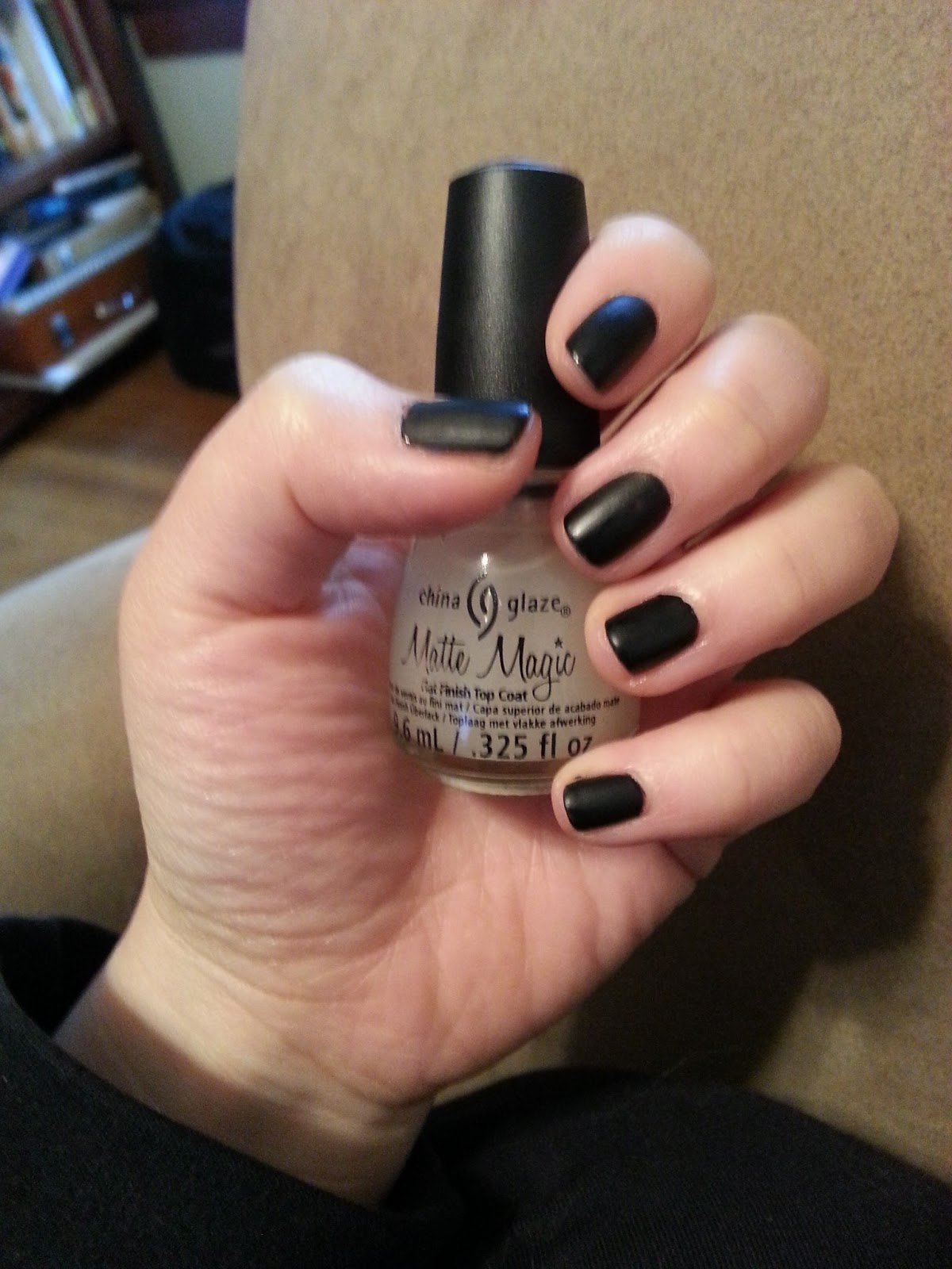 The Little Hedonist: Nails of the week: Matte Black