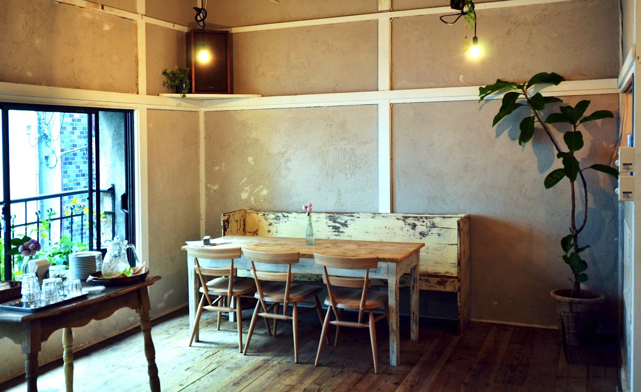 跟著《推開咖啡館之門的100個理由》作者川口葉子，走進4間東京秘境咖啡館