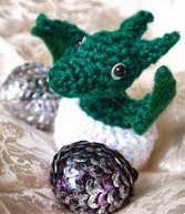 http://translate.google.es/translate?hl=es&sl=en&tl=es&u=http%3A%2F%2Fwww.instructables.com%2Fid%2FCrochet-Dragon-Eggs-with-Baby-Dragon%2F