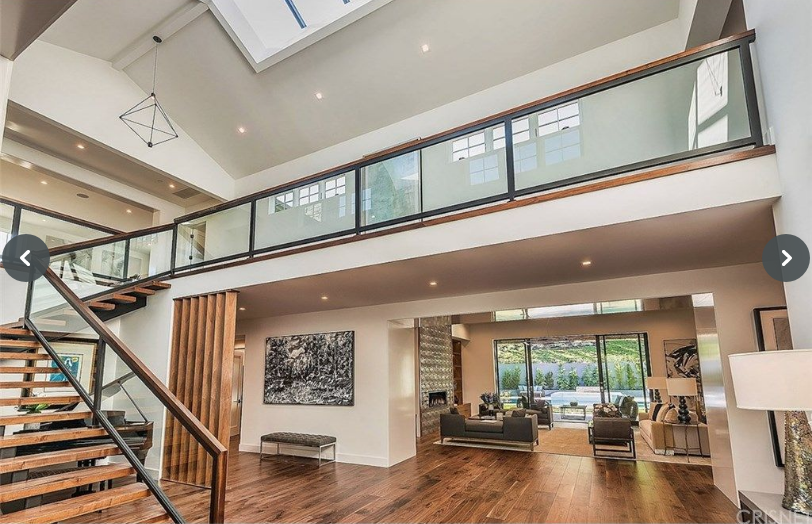 TAKE A TOUR OF Kris Jenner's Newly Purchased 10 Million Dollar Mansion