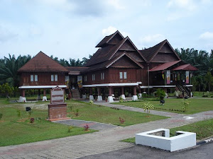 Replika Istana Raja Melewar, Rembau
