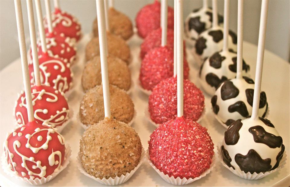 How perfect are these cake pops?! I love the different patterns and