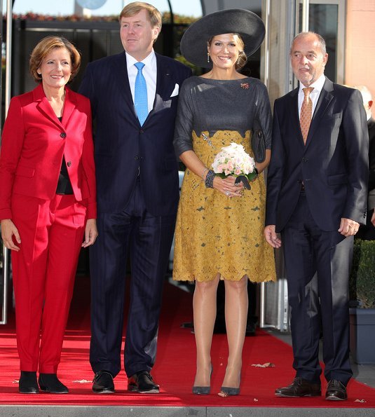 Governor of Rhineland-Palatinate Malu Dreyer and her Husband Klaus Jensen. Queen Maxima wore Natan wool top and yellow lace skirt. visit Germany