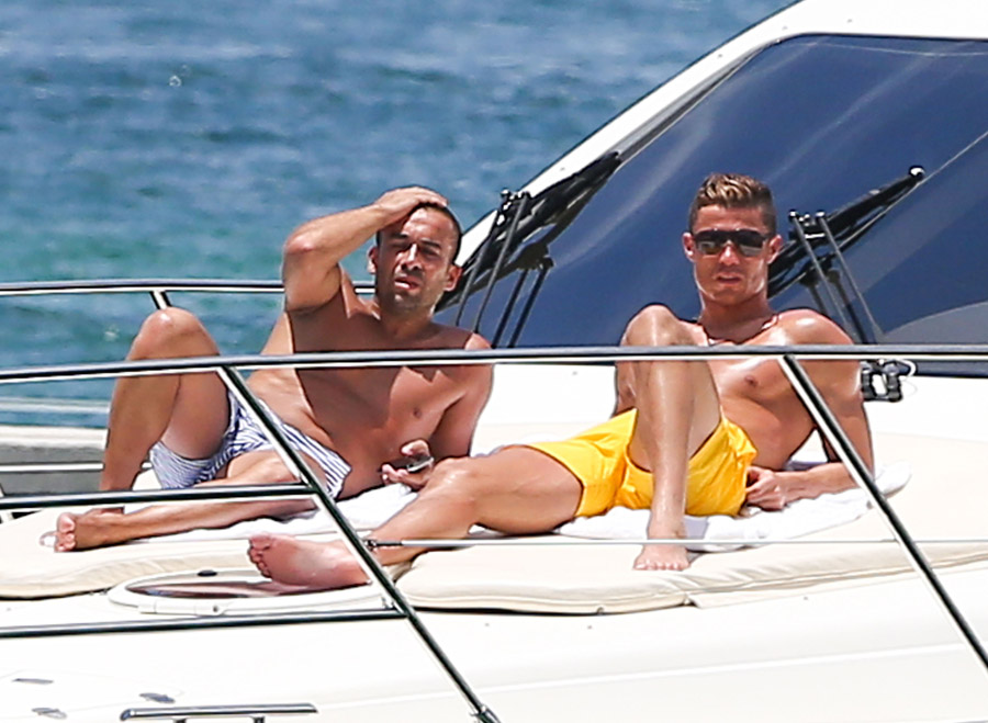 Роналду на пляже