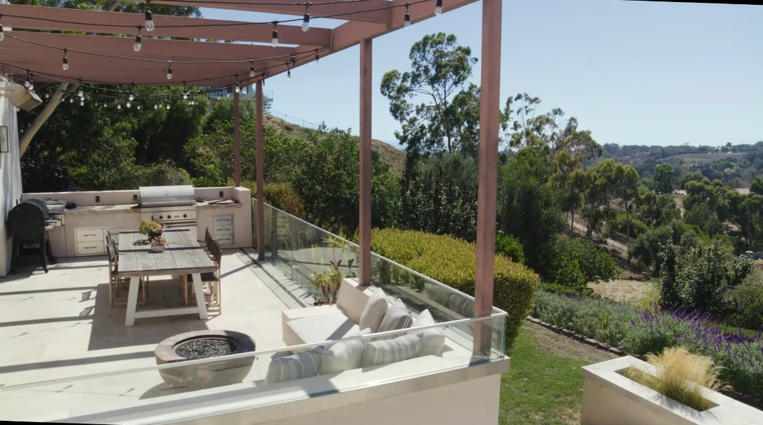 10 Interior Design Photos vs. 6315 Gayton Pl, Malibu, CA Luxury Home Tour