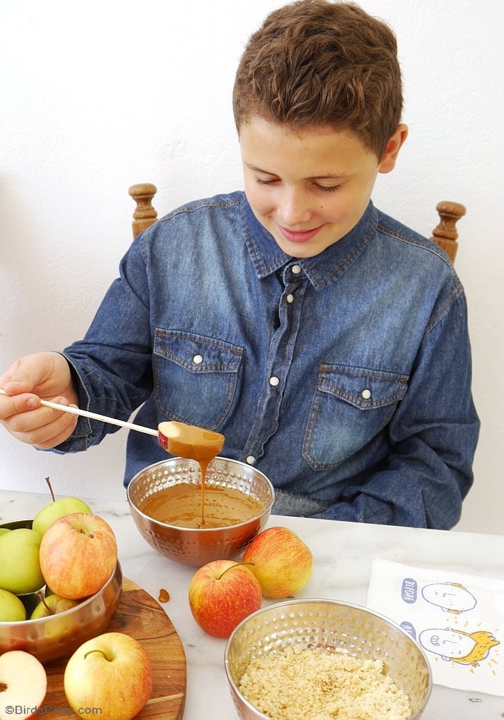 DIY Caramel Apple Station, perfect as an interactive fall desserts bar, for a fun snack time, Thanksgiving or after-school treat! by BirdsParty.com @birdsparty
