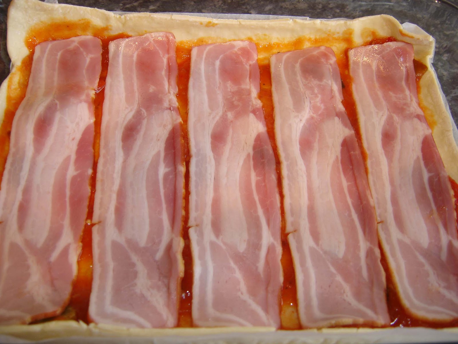 ¡QUESEMAQUEMAO! PASTEL DE CARNE HOJALDRADO Y COMPAÑIA